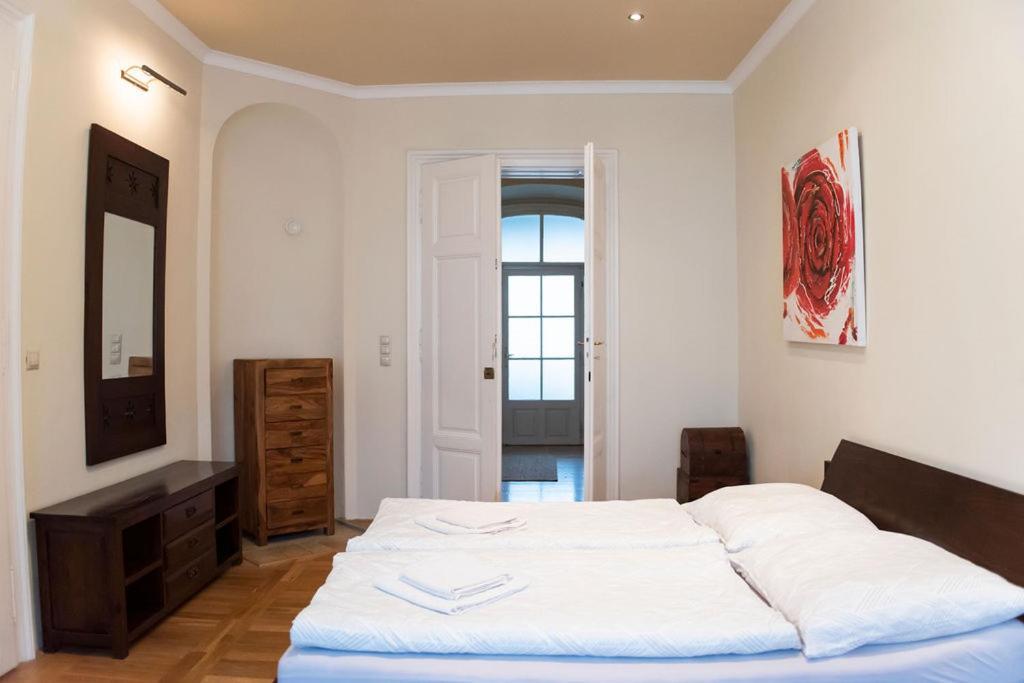 Velky Apartman Bratislava Exteriör bild