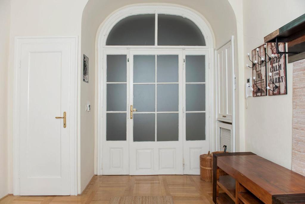 Velky Apartman Bratislava Exteriör bild