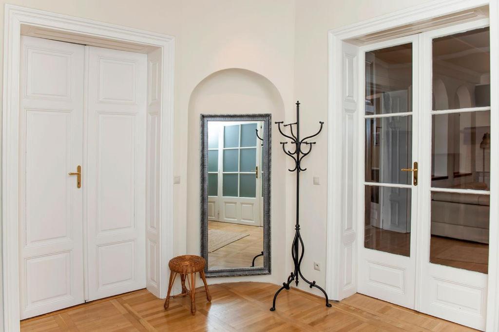 Velky Apartman Bratislava Exteriör bild