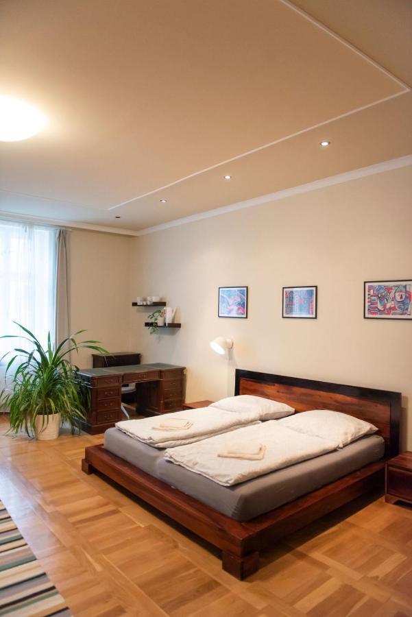 Velky Apartman Bratislava Exteriör bild